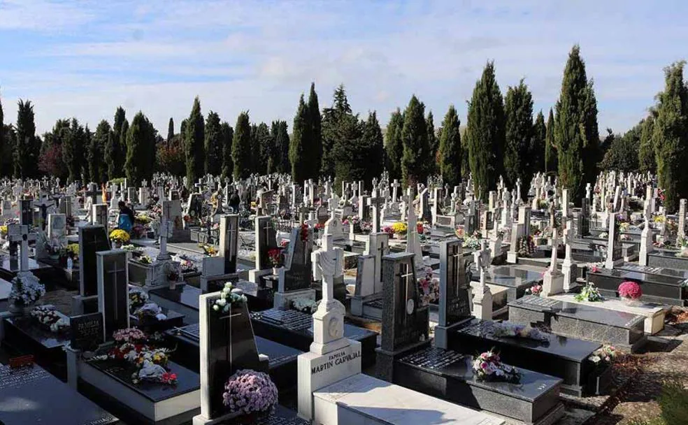 Cementerio sin panteón de ilustres, pero con ilustres enterrados