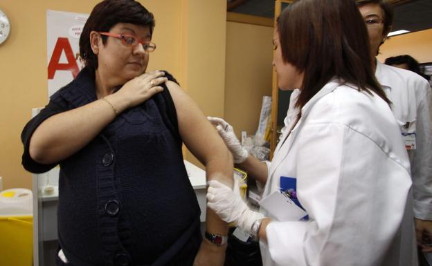 Sanidad confía en administrar casi 80.000 vacunas contra la gripe en Burgos