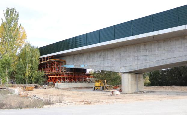 Las obras del reconstruido viaducto del Ave en Frandovínez encaran su recta final