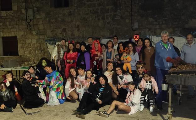 Mazuelo de Muñó mezcla castañas y Halloween en su 'Magosto Tomijero'