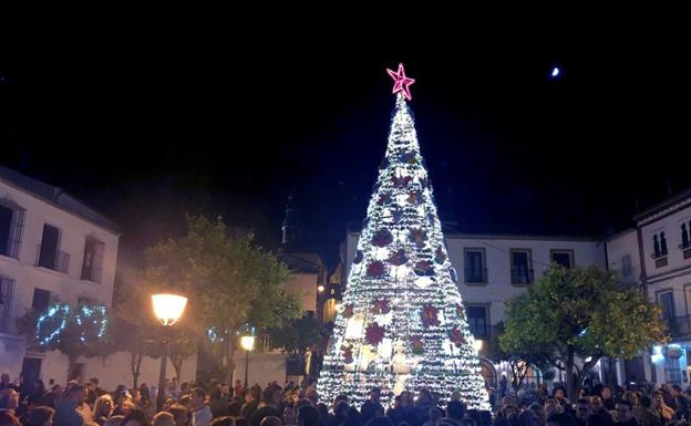 Estepa enciende su alumbrado navideño para ser el primero de Europa