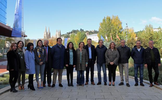 Cuca Gamarra pide «unión del voto en torno al centro derecha» a favor de «la única alternativa» del PP