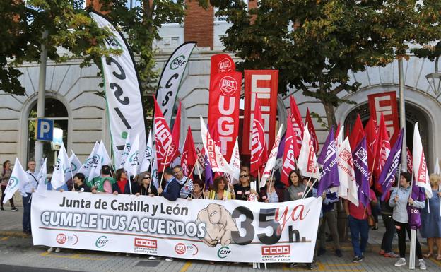 Los funcionarios van a la primera huelga de la historia contra la Junta por las 35 horas