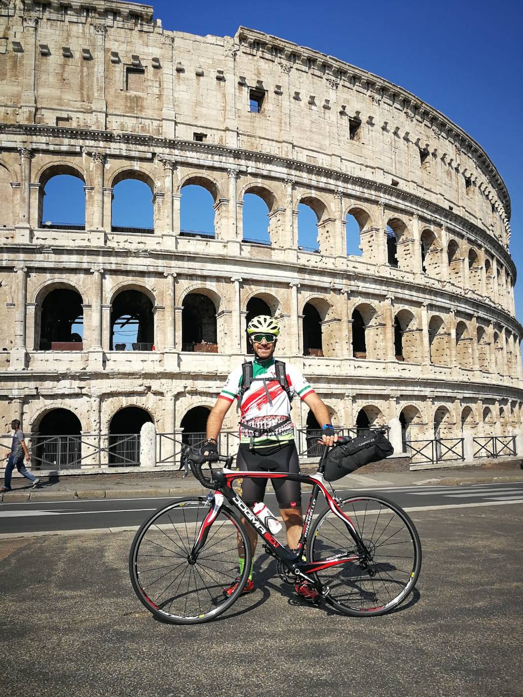 Un burgalés, 2.700 kilómetros, seis países y una bicicleta