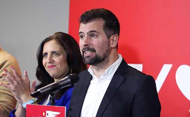 Tudanca pide a PP y Cs que reflexionen «porque a la extrema derecha se la combate y no se pacta con ella»