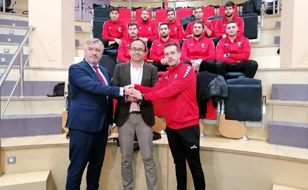 El Balonmano Burgos y la Fundación Caja Burgos renuevan su convenio solidario