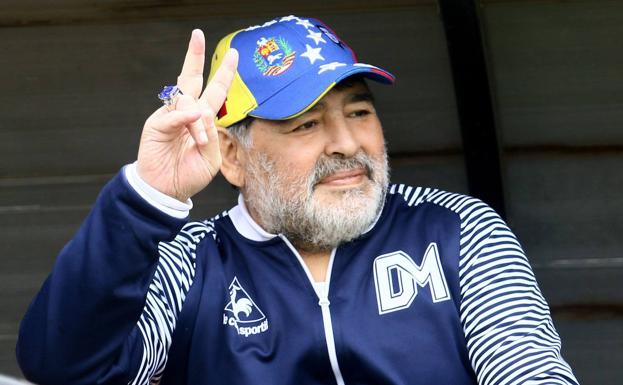 Maradona rompe con sus hijas