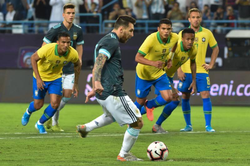 Un gol de Messi le da la victoria a Argentina contra Brasil