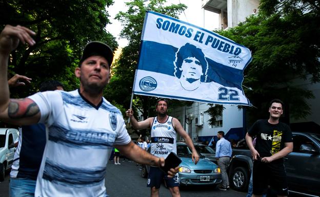 Maradona vuelve a Gimnasia dos días después de haber renunciado