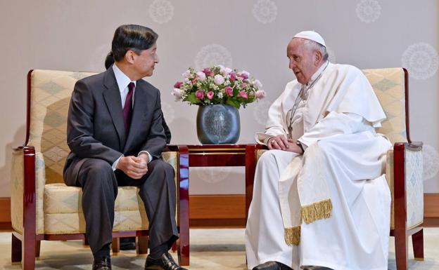El Papa confesó al emperador Naruhito que sus padres lloraron por Hiroshima
