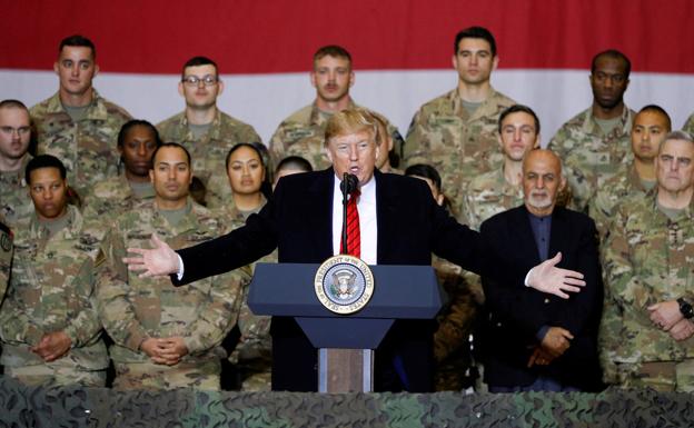 Trump visita por sorpresa Afganistán y anuncia un nuevo diálogo con los talibanes