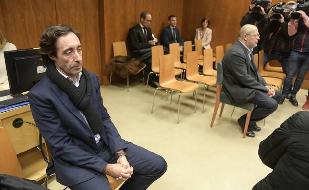 El vicepresidente de la Junta acude al juicio por presuntas amenazas, respaldado por cargos de Ciudadanos