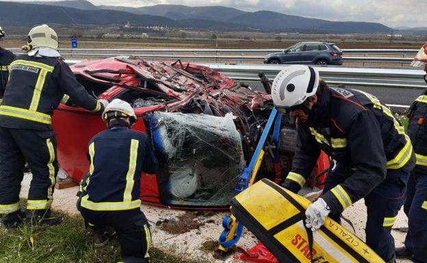 Los Bomberos de Miranda intervienen en un accidente en Zambrana (Álava), en el que ha fallecido un hombre