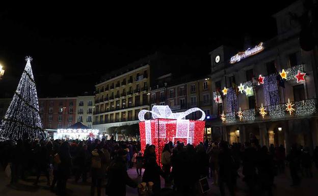 Burgos da la bienvenida a la Navidad con el encendido del alumbrado