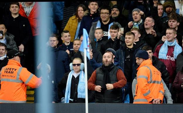 Detenido un hombre por los incidentes racistas en el derbi de Mánchester