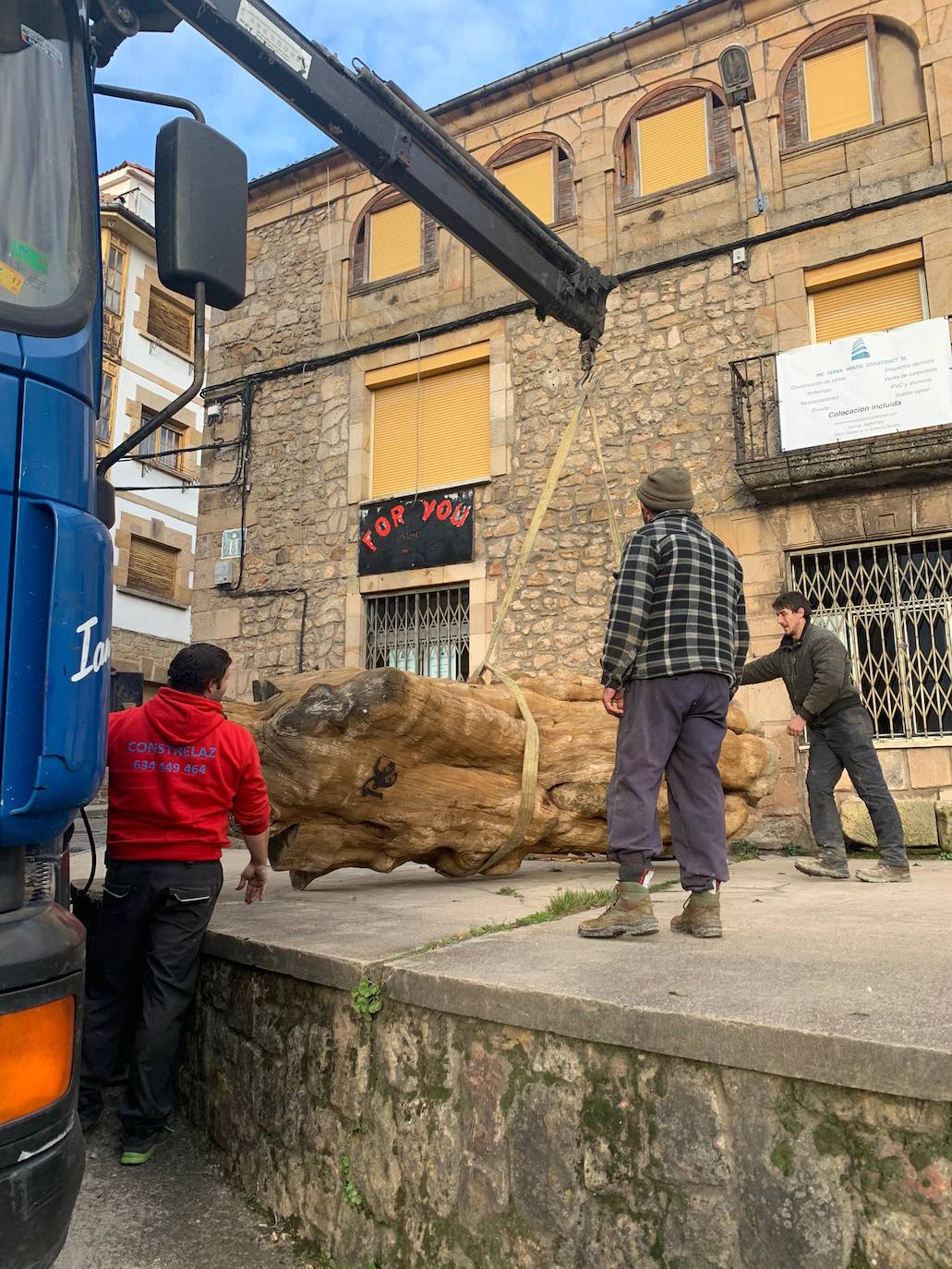 La Cabaña Real de Carreteros lleva a la Cumbre del Clima el Pino Ibérico tallado como símbolo de la grave situación de los bosques