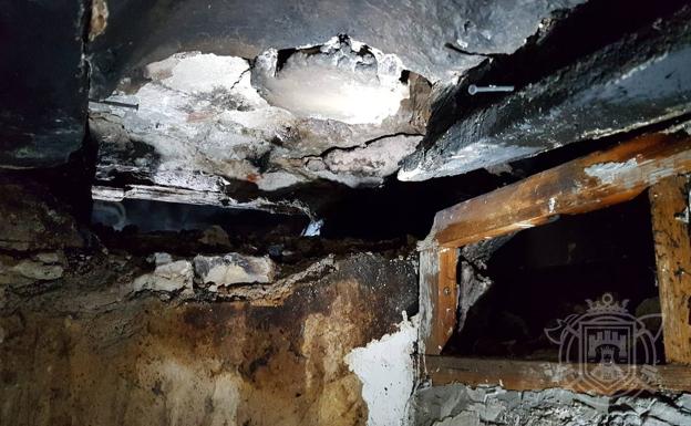 Sin heridos tras originarse un incendio en una vivienda en Agés