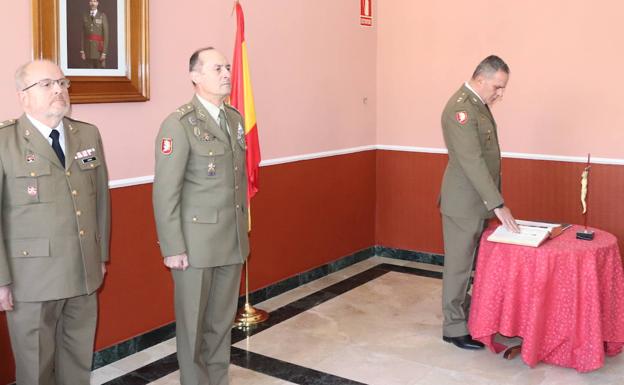 El teniente coronel Pérez Fernández toma el mando de La Deportiva