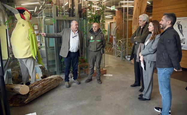 El Aula de Medio Ambiente de la Fundación Caja de Burgos inaugura la exposición 'Tambores en los árboles'