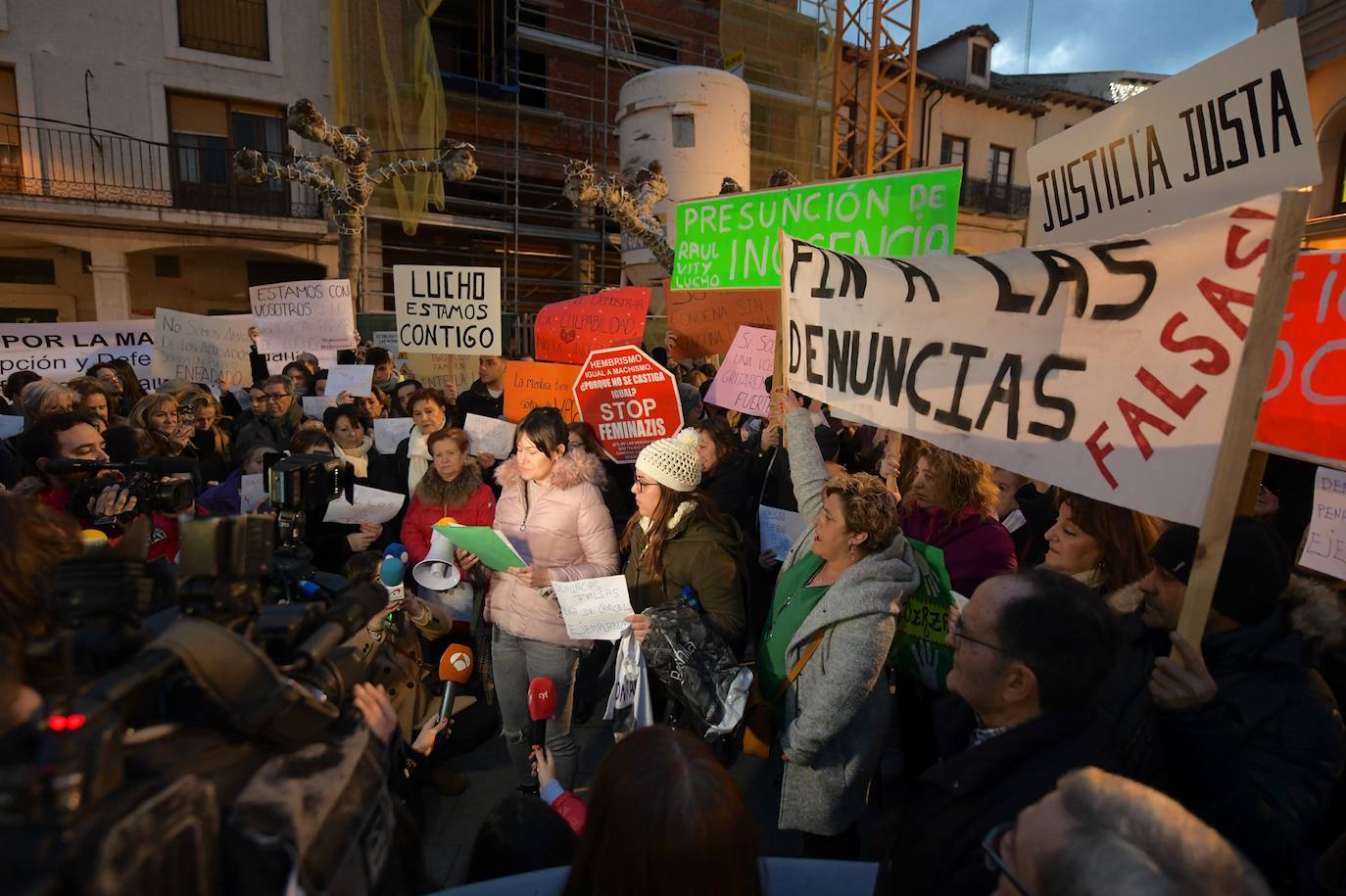 Decenas de arandinos se manifiestan en contra de la condena del caso Arandina