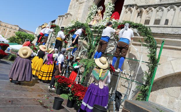 La Proclamación de las Reinas se convertirá en una fiesta con la actuación de dos grupos musicales