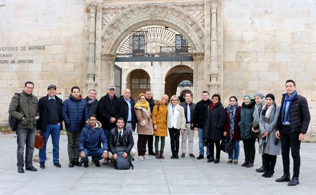 La Universidad de Burgos recibe a una representación de Marruecos para mostrarles el desarrollo de la enseñanzas en línea