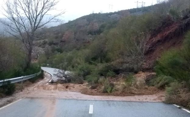 Cortadas al tráfico una decena de carreteras secundarias de Castilla y León