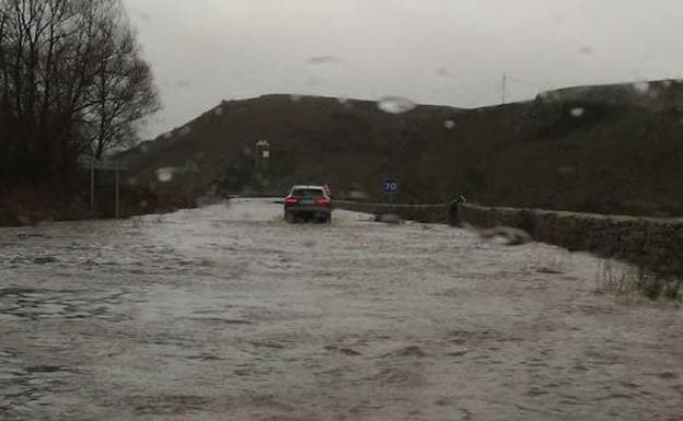 'Elsa' se ceba con el norte de Palencia: vientos de 150 kilómetros por hora, tráfico ferroviario cortado y carreteras inundadas