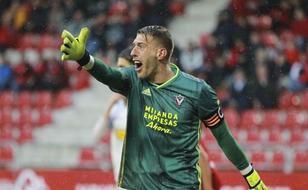 El Mirandés busca la última sonrisa del año ante un Girona intratable en casa
