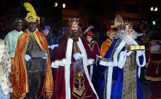 Los Reyes Magos entregan este viernes regalos a 130 niños que participan en los programas de Atalaya Cultural