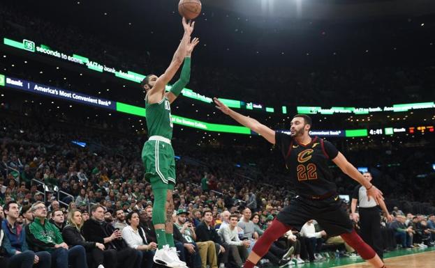 Celtics y Heat continúan intratables como locales