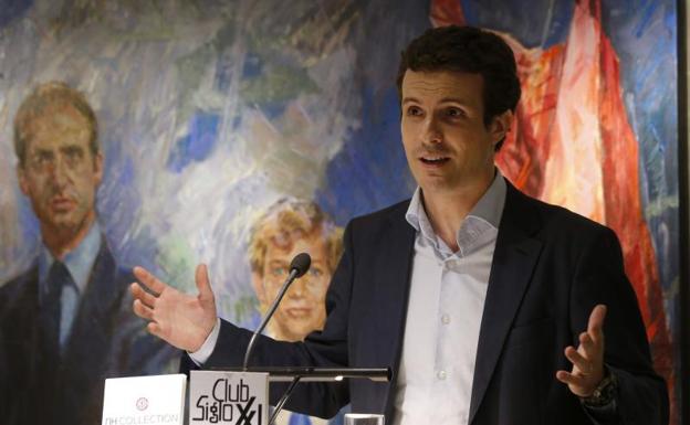 Casado busca su hueco y lleva la congelación de las pensiones al Tribunal Constitucional