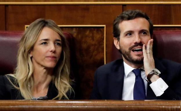 Casado 'el afeitado' y los gritos al «presidente 'fake'»