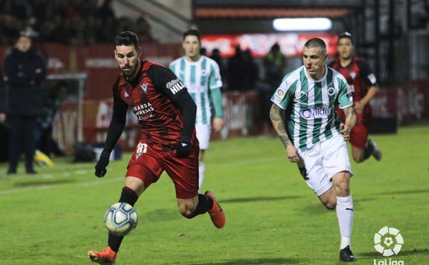 El Mirandés no consigue pasar del empate ante el Racing