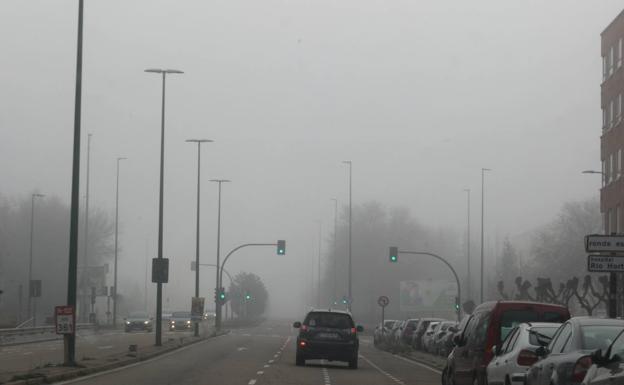 La niebla complica el tráfico en tramos de la red principal de Valladolid, León, Palencia, Zamora, Ávila y Burgos