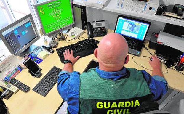 La Guardia Civil investiga a una persona por estafar a un burgalés a través de internet