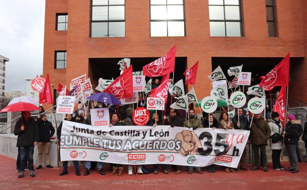 Los trabajadores de la Junta vuelven a la calle para exigir la 35 horas semanales