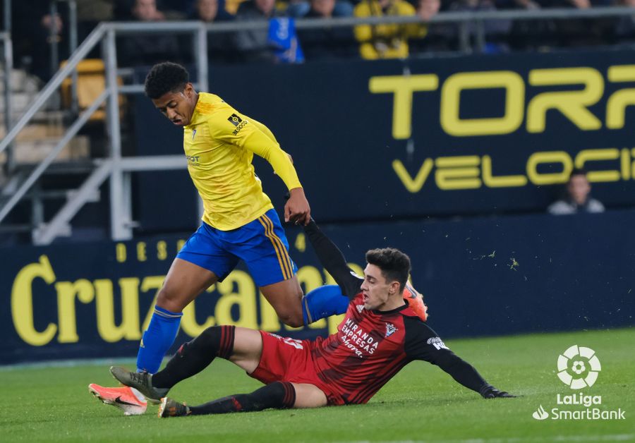 Imágenes del empate entre el Mirandés y el Cádiz