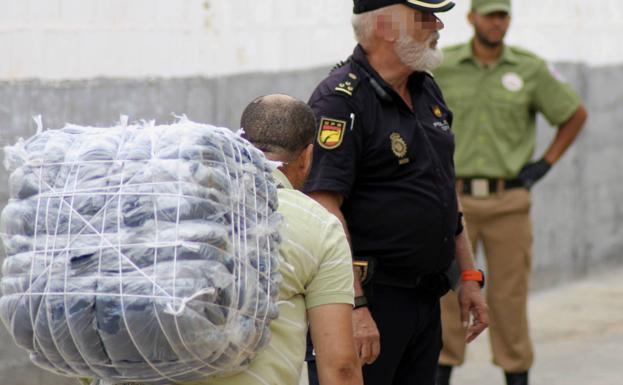 Vigilantes de seguridad privada pagados por el Gobierno de Ceuta apoyarán a la Guardia Civil en la frontera