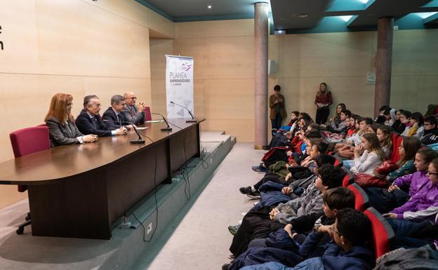 Más de 2.200 alumnos burgaleses participan en el programa de fomento del emprendimiento de la Fundación Caja de Burgos