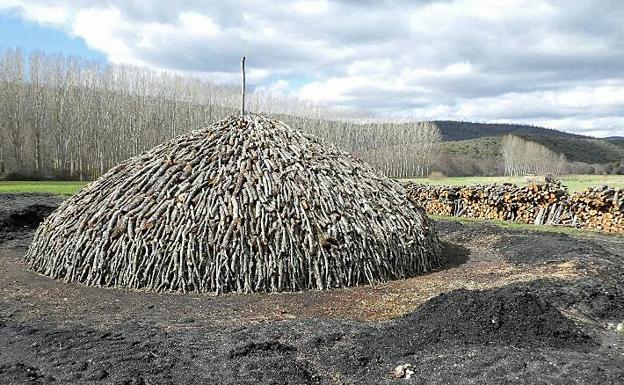 Retuerta, el único refugio burgalés donde todavía huele a carbón de encina