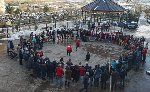 Poza de la Sal calienta para Carnaval con la Danza del Escarrete este domingo