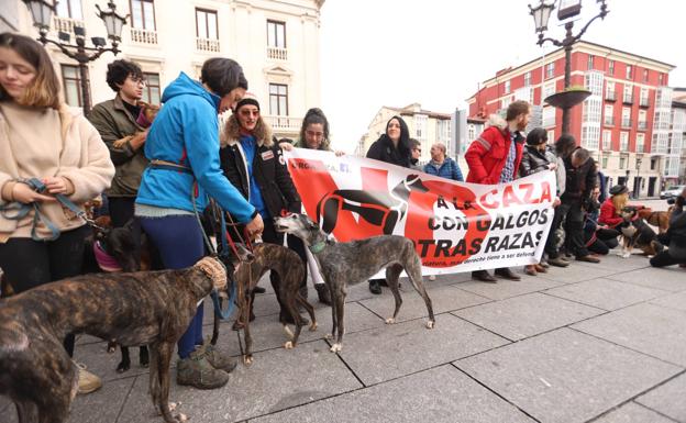 Decenas de burgaleses piden el fin de la caza con perros