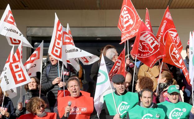 CSIF, CCOO y UGT plantan Educación en la negociación de plantillas docentes