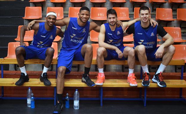 Bruno Fitipaldo, Dragan Apic, Thad McFadden y Jasiel Rivero del San Pablo Burgos en la ventana FIBA del mes de febrero