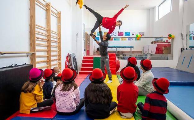 Pequeños artistas del circo