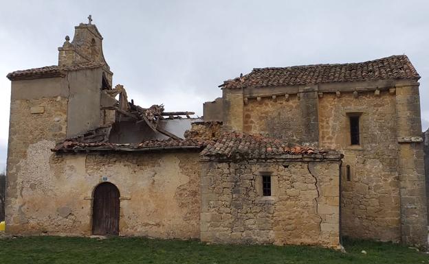 Se derrumba parte de la cubierta de la iglesia de Villanueva de los Montes