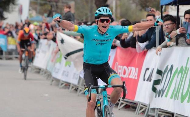 Fuglsang se impone a Landa en la primera etapa