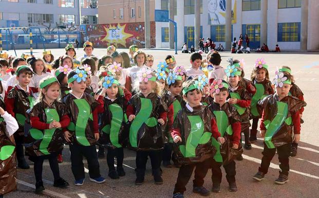 Disfraces hechos en clase para la fiesta de La Salle