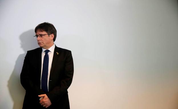 Puigdemont ultima una lista transversal para presionar a ERC